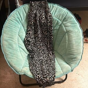 Bohemian style pants with slits on the calves